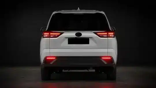 đèn phanh cản sau Innova Cross tăng cường độ sáng