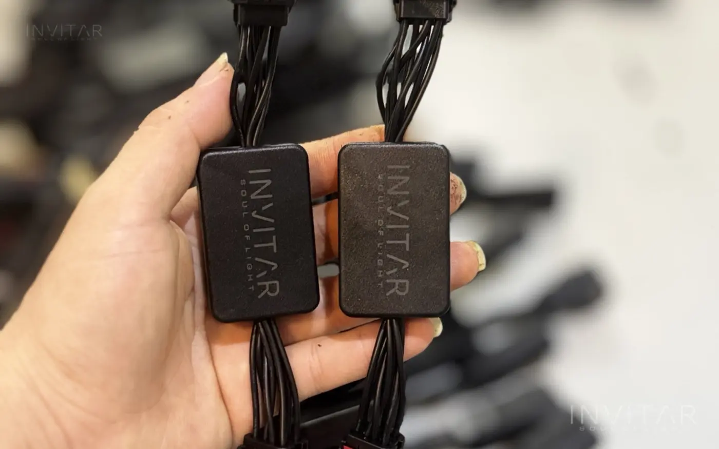 giắc cắm module xi nhan MPV7 INVITAR thực tế