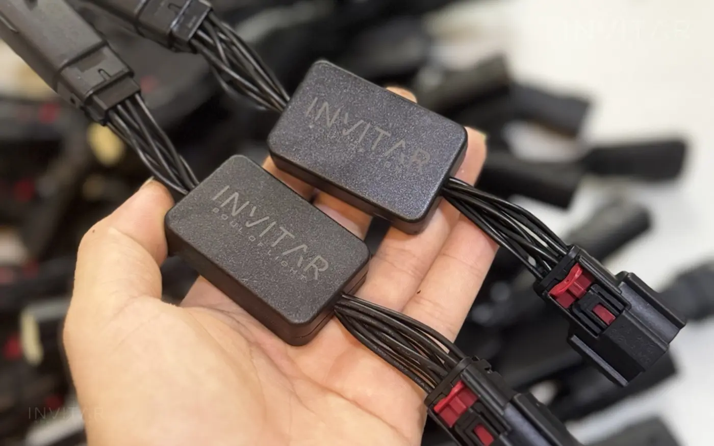 dây giắc module xi nhan MPV7 INVITAR thực tế